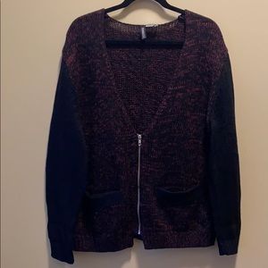 ✨BRAND NEW✨ H&M DIVIDED BURGUNDY & BLACK THICK CARDIGAN